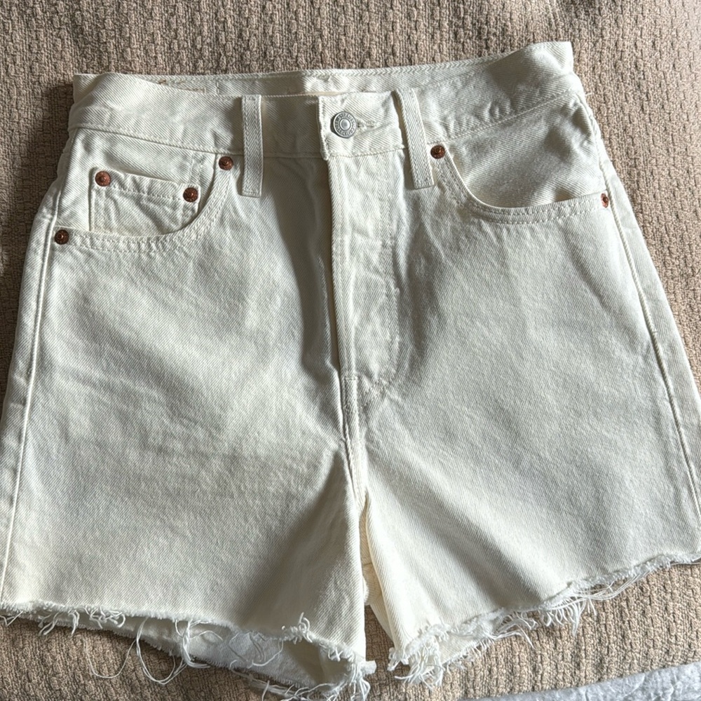 NWOT Levi’s Ribcage Shorts - size 26